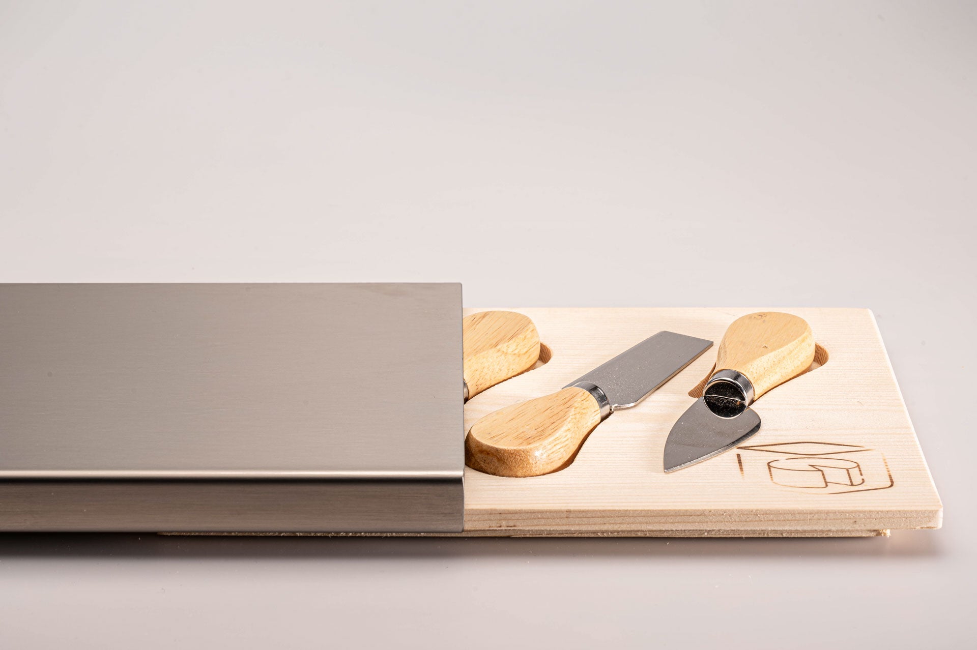 Coperchio porta coltelli con copertura in acciaio